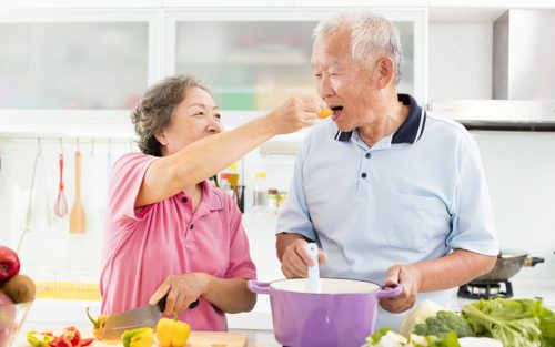 Chế độ ăn hợp lý cho người cao tuổi: phối hợp thức ăn động vật và thực vật mang lại sức khỏe toàn diện